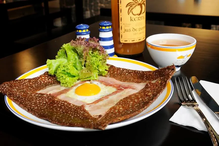 nha-hang-la-creperie-le-thanh-ton-mon-an-7a