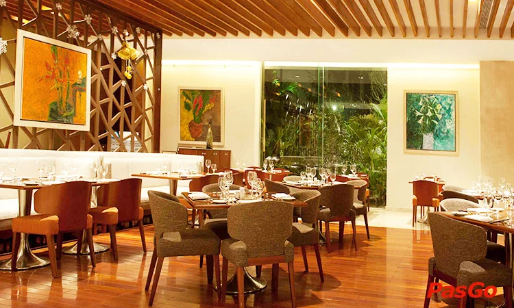 nha-hang-lackah-crowne-plaza-le-duc-tho-10