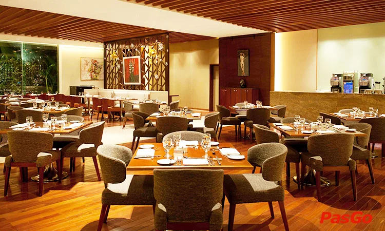 nha-hang-lackah-crowne-plaza-le-duc-tho-11
