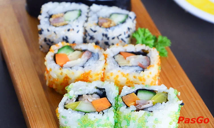 nha-hang-lau-bang-chuyen-kichi-kichi-dolphin-plaza-nguyen-hoang-12-1