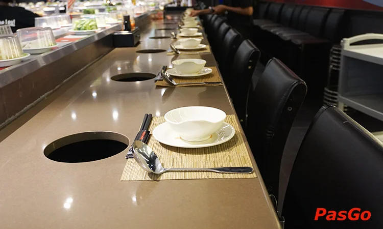 nha-hang-lau-bang-chuyen-kichi-kichi-vincom-le-van-viet-12