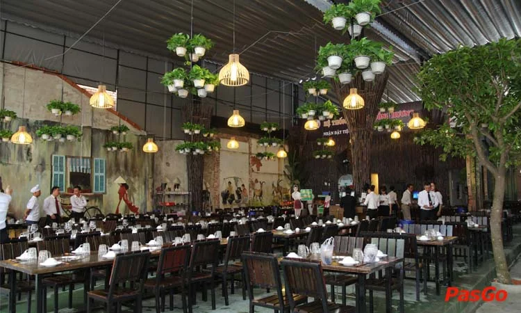 nha-hang-lau-de-dong-huong-10-slide-10