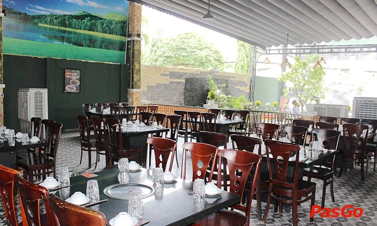 nha-hang-lau-de-dong-huong-quang-trung-slide-12