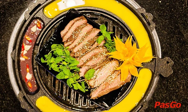 nha-hang-lau-de-dong-huong-quang-trung-slide-3