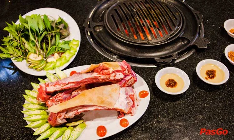 nha-hang-lau-de-dong-huong-quang-trung-slide-7