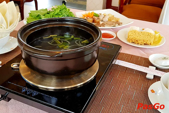 nha-hang-lau-duoi-bo-khach-san-huong-sen-3-slide-10