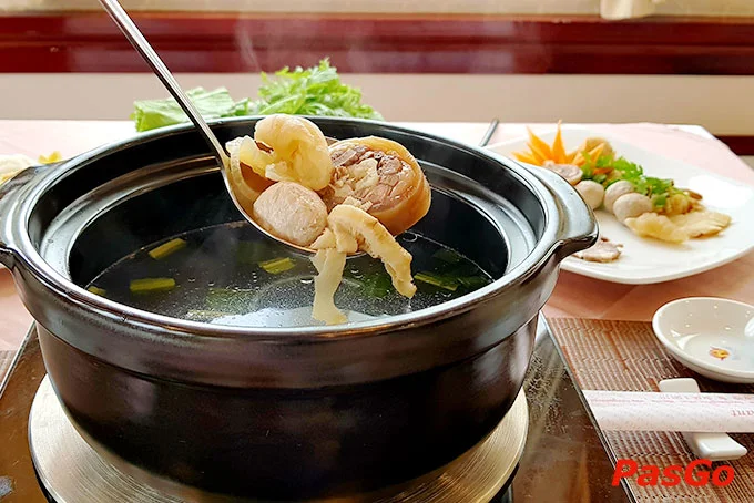 nha-hang-lau-duoi-bo-khach-san-huong-sen-3-slide-11