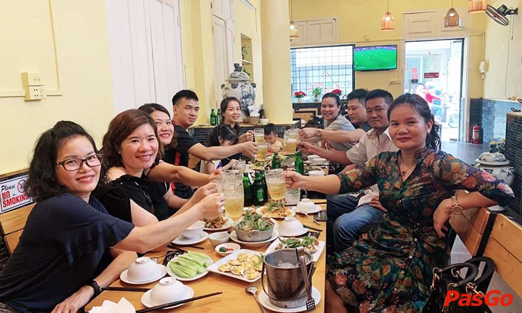 nha-hang-lau-mam-ninh-kieu-o-cho-dua-11