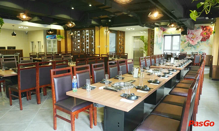 nha-hang-lau-tu-xuyen-hang-cot-9