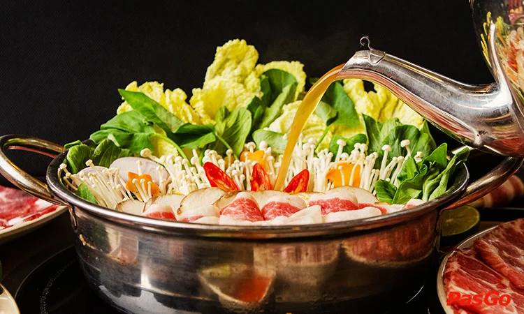 nha-hang-lau-vo-cuc-dinh-nup-6