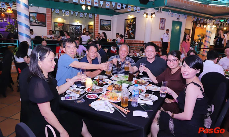 nha-hang-legend-beer-vu-ngoc-phan-slide-12