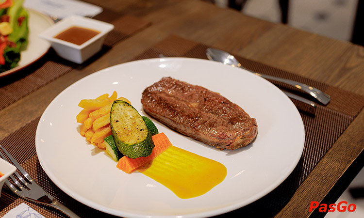 Nhà hàng Le Monde Steak Nguyễn Thị Minh Khai bít tết kiểu Pháp 1