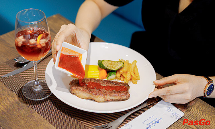 Nhà hàng Le Monde Steak Nguyễn Thị Minh Khai bít tết kiểu Pháp 2