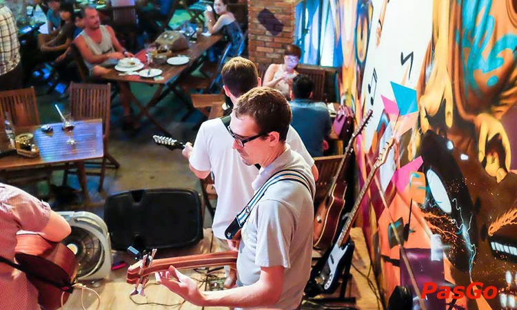 nha-hang-luna-pub-restaurant-tran-phu-10