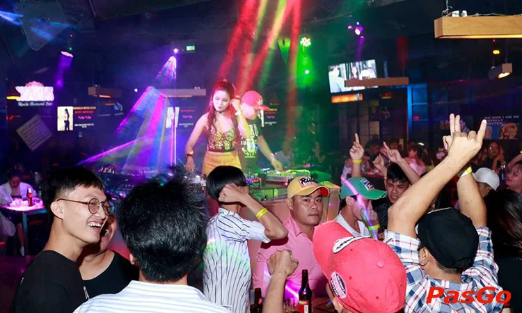 nha-hang-mahalo-beer-club-truong-vinh-ky-5