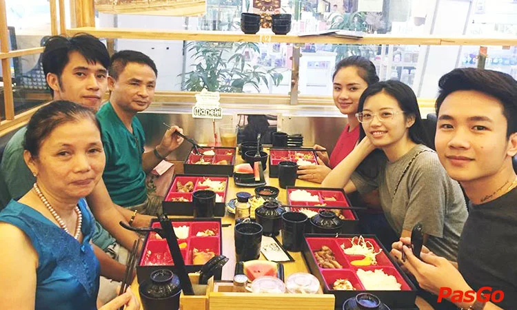 nha-hang-maneki-neko-deli-sc-vivocity-10