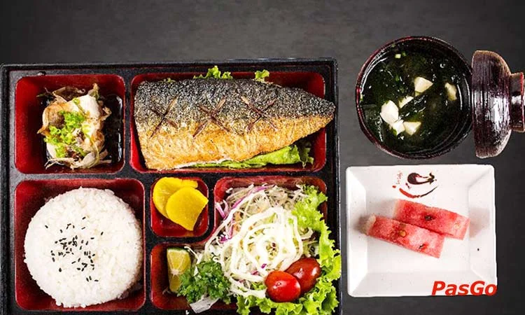 nha-hang-maneki-neko-deli-vincom-pham-ngoc-thach-slide-5