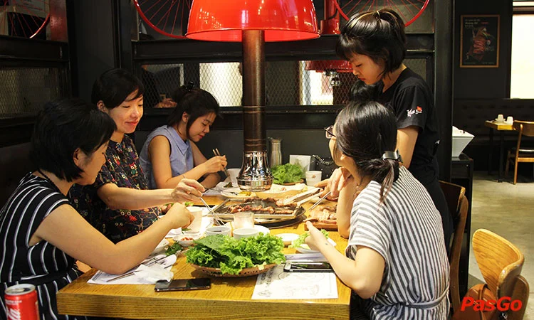 nhà hàng meat plus nguyễn thị thập 10