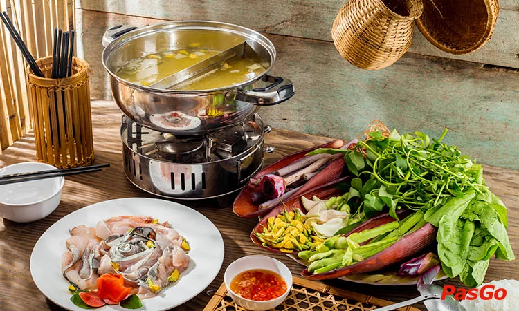 nha-hang-mi-quang-bep-tam-hang-bai-8