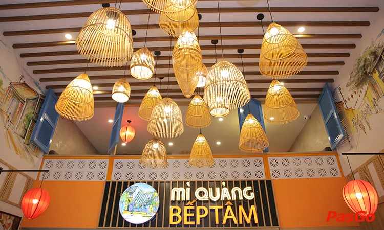 nha-hang-mi-quang-bep-tam-hang-bai-9