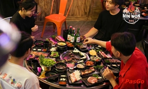 Nhà hàng Min Won BBQ Nguyễn Chánh phục vụ gọi món và buffet Lẩu Nướng Hàn Quốc 2