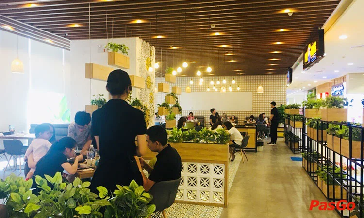 nha-hang-mon-hue-302-cau-giay-11