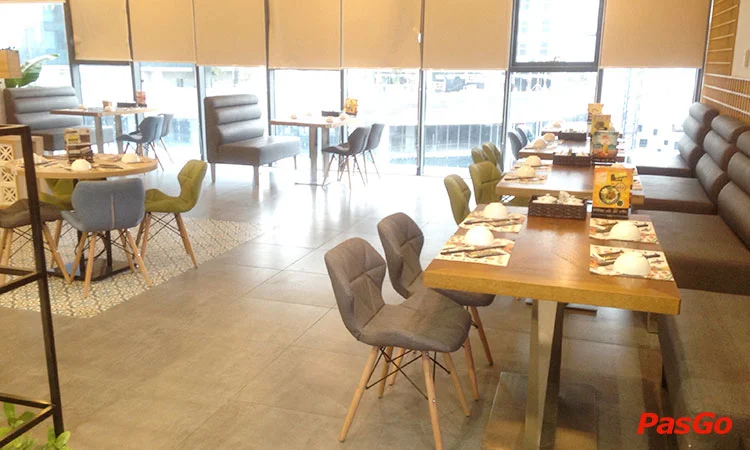 nha-hang-mon-hue-302-cau-giay-12