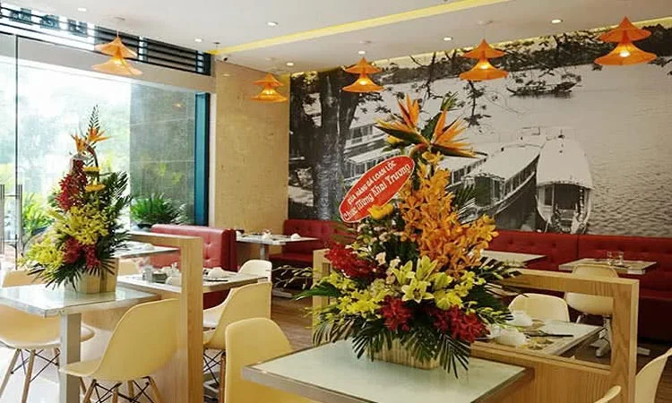 nha-hang-mon-hue-hoang-dao-thuy-slide-9