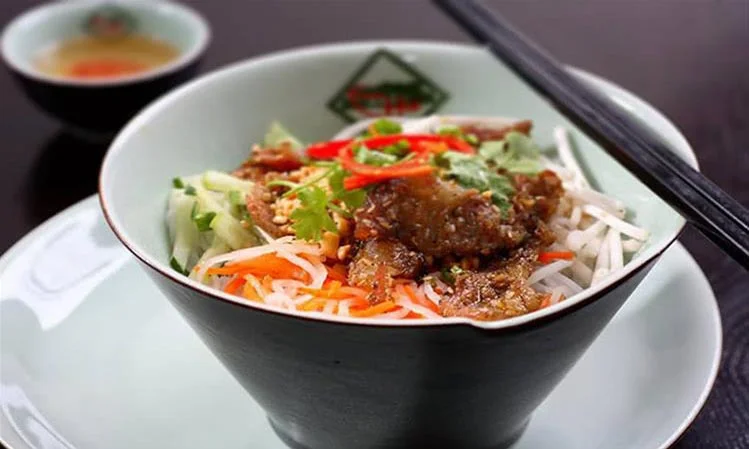 nha-hang-mon-hue-huynh-thuc-khang-slide-6