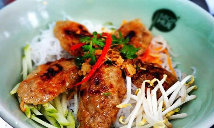 nha-hang-mon-hue-huynh-thuc-khang-slide-7