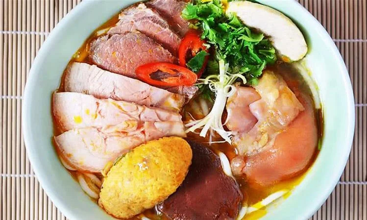 nha-hang-mon-hue-huynh-thuc-khang-slide-8