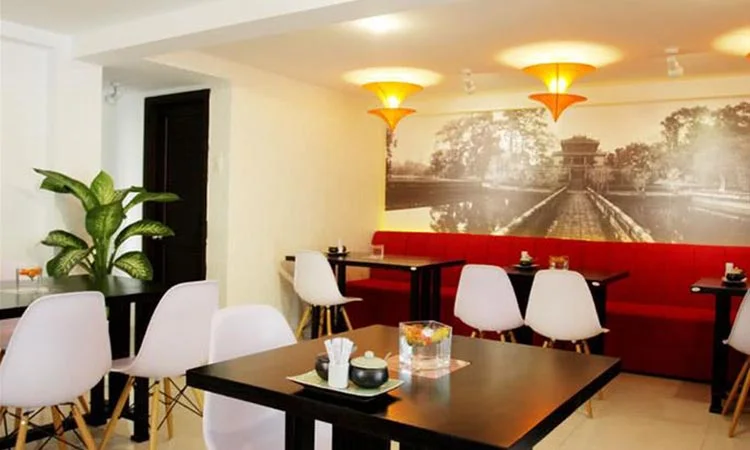 nha-hang-mon-hue-lang-ha-slide-10