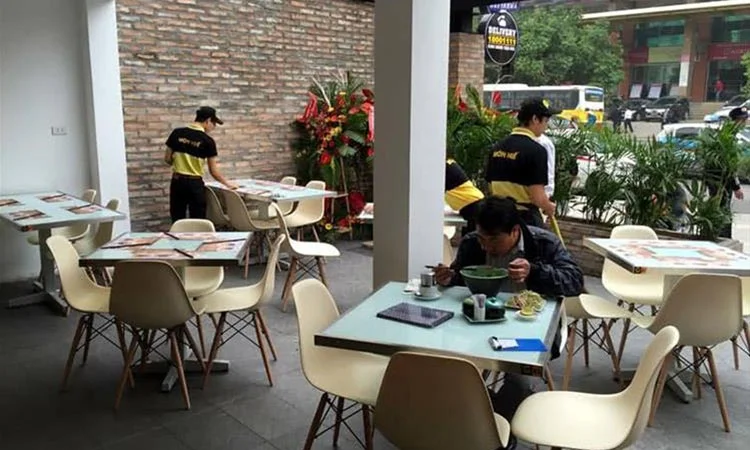 nha-hang-mon-hue-lang-ha-slide-9