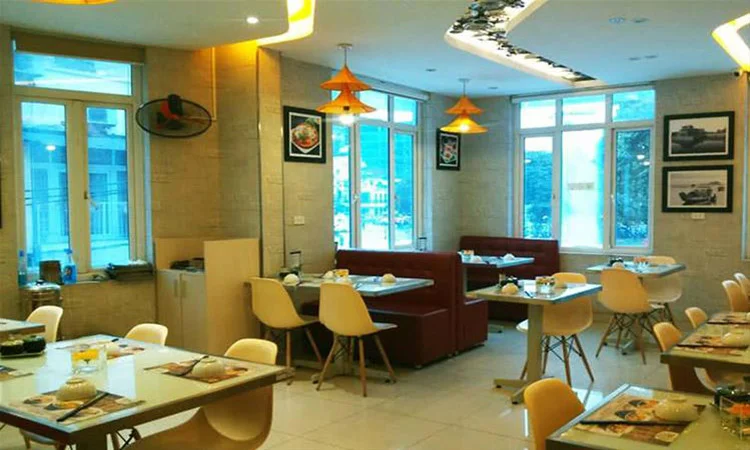 nha-hang-mon-hue-thai-ha-slide-9