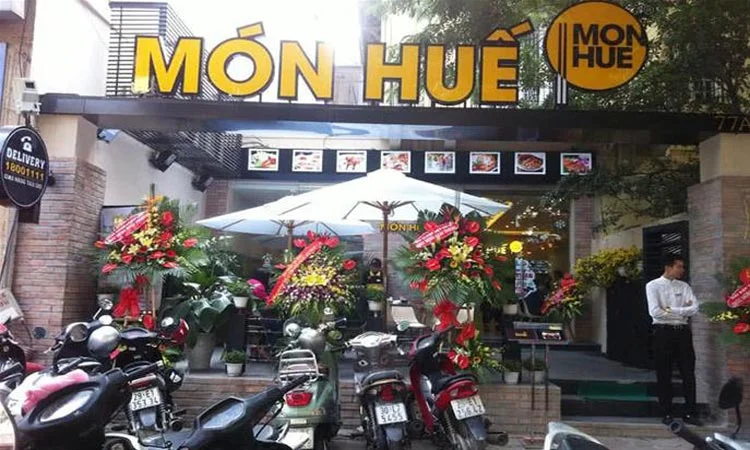 nha-hang-mon-hue-tran-hung-dao-slide-10