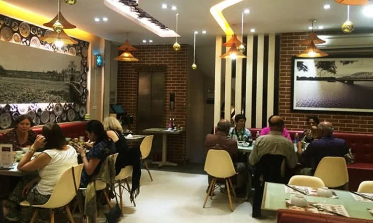 nha-hang-mon-hue-trang-thi-slide-12