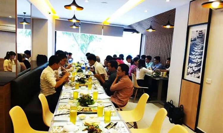 nha-hang-mon-hue-van-mieu-slide-12