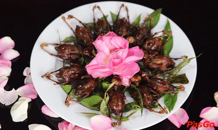 nha-hang-mon-la-pham-van-dong-3