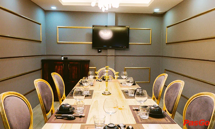 nha-hang-pho-nguyen-thi-thap-11