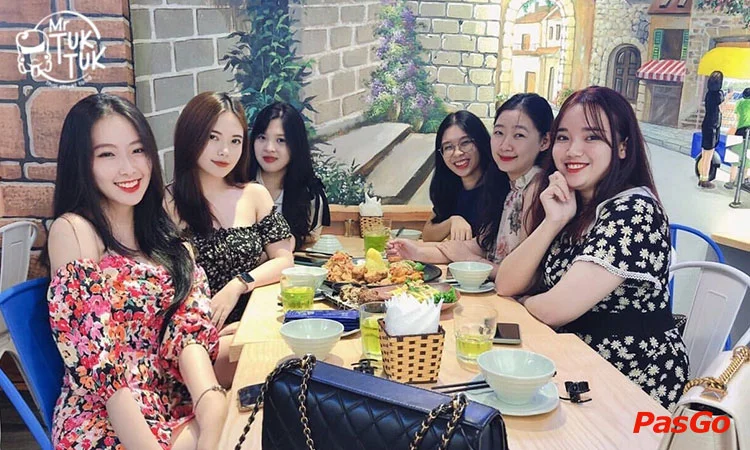 nha-hang-mr-tuk-tuk-chua-lang-11