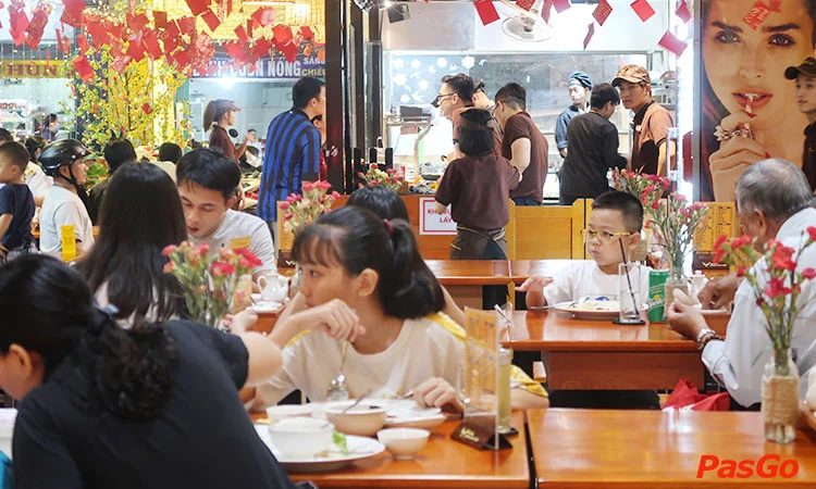 nha-hang-muc-dong-chuoi-com-tam-huynh-tan-phat-10