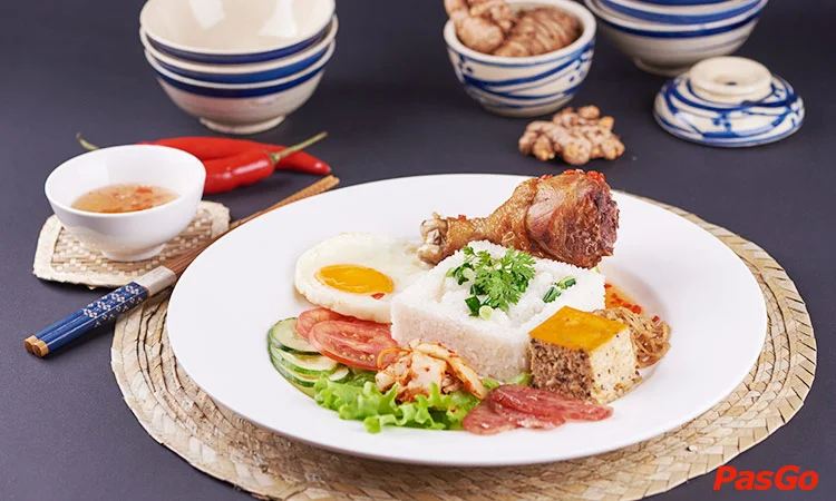 nha-hang-muc-dong-chuoi-com-tam-huynh-tan-phat-5