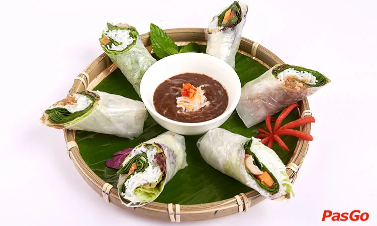 nha-hang-muc-dong-chuoi-com-tam-huynh-tan-phat-7