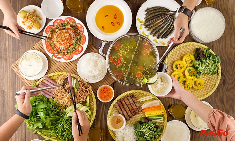 nha-hang-mi-quang-bep-tam-hang-bai-4