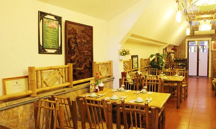 nha-hang-ngoai-o-nguyen-gia-thieu-than-thuong-huong-vi-viet-xua-11