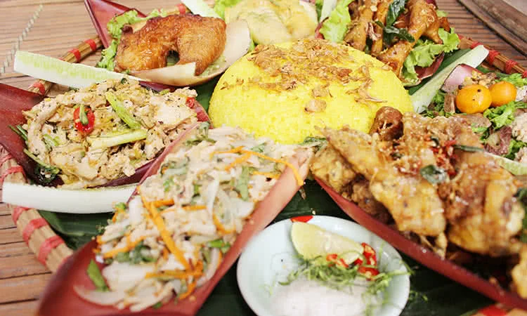 nha-hang-ngoai-o-nguyen-gia-thieu-than-thuong-huong-vi-viet-xua-2