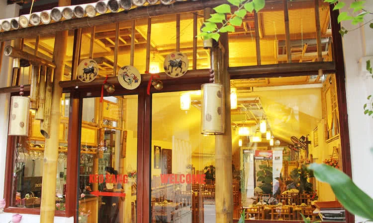 nha-hang-ngoai-o-nguyen-gia-thieu-than-thuong-huong-vi-viet-xua-9
