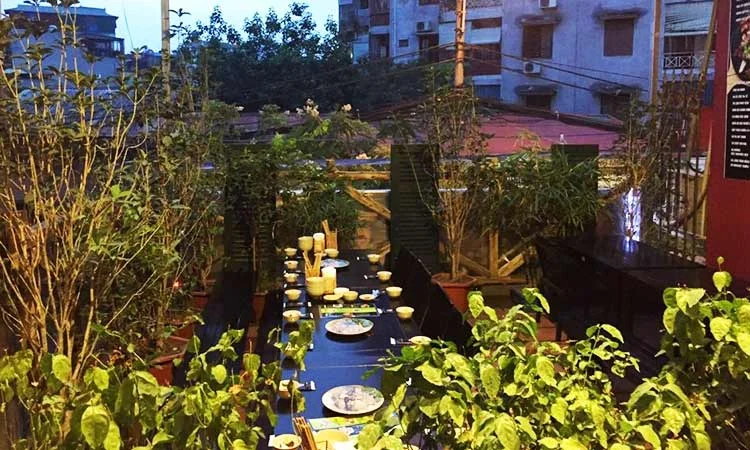 nha-hang-nhat-quan-hoang-van-thai-slide-12