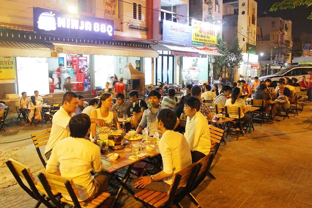 nha-hang-ninja-bbq-khong-gian-2