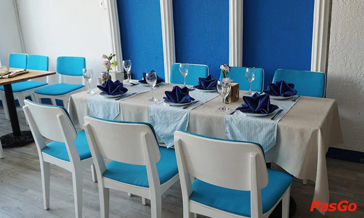 nha-hang-oia-castle-bistro-cafe-ton-that-dam-10